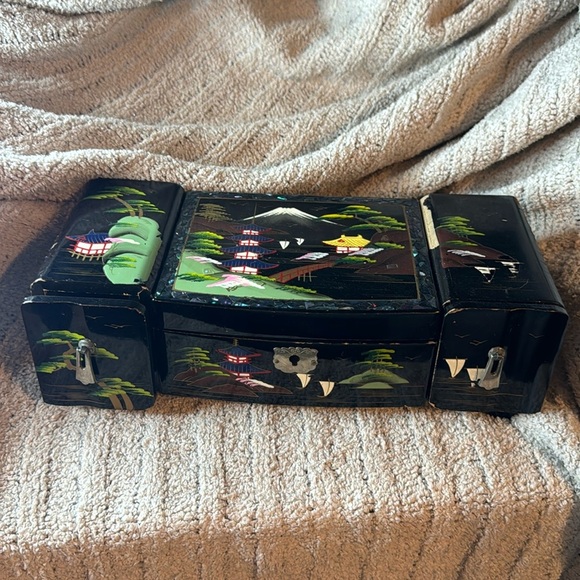 Very Old Hand Painted Asian Themed Jewelry Box -design on Black Lacquer-See pics - Picture 1 of 16